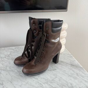 Tod’s Elegant Lace Up Brown Leather Ankle Boots